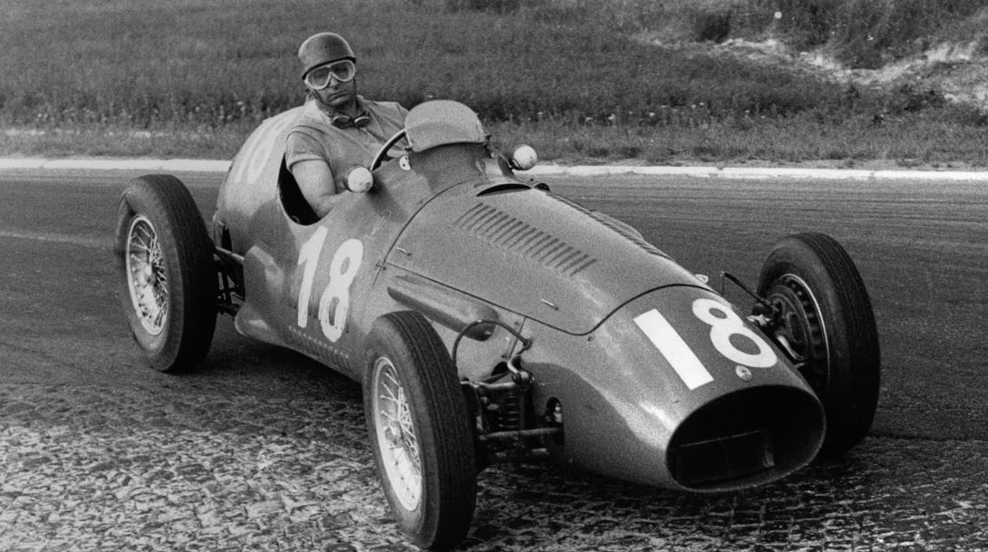  خوان مانوئل فانجیو رکورد پنج قهرمانی جهان را دارد در سالهای Juan Manuel Fangio (1951, 1954, 1955, 1956, 1957)